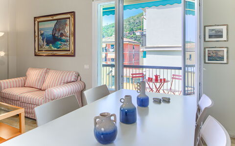 Giulia Apartment 2 - Levanto: Mueble, Marco, Propiedad, Mesa, Azur, Azul, Diseño De Interiores, Sofá, Suelo, Bienes Raíces