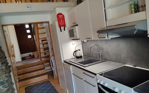 Riekonraito A1: Piso, Aparato De Cocina, Cocina, Suelo, Madera, Electrodoméstico, Mueble, Diseño De Interiores, Mostrador, Suelos De Madera