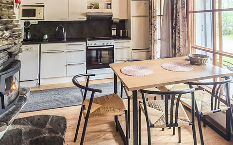Riekonraito A1: Mueble, Diseño De Interiores, Piso, Madera, Suelo, Silla, Suelos De Madera, Encendiendo, Techo, Mesa