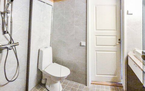 Riekonraito A1: Asiento Del Baño, Baño, Baño, Piso, Arreglo De Tubería, Pared, Suelo, Diseño De Interiores, Lavabo Del Baño, Plomería