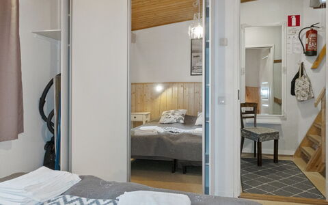 Riekonraito A1: Mueble, Diseño De Interiores, Piso, Suelo, Pared, Madera, Cama, Habitación, Techo, Habitación