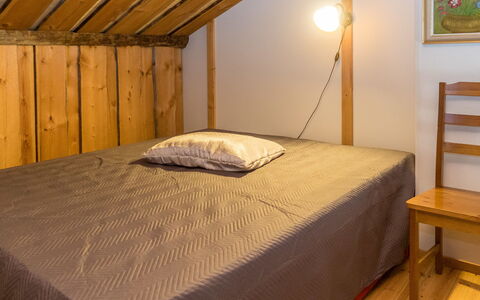 Vuokatinportti B 8: Mueble, Cama, Habitación, Diseño De Interiores, Pared, Suelo, Piso, Madera, Sábana, Lecho