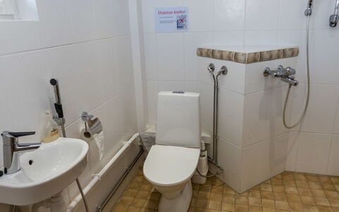 Nelikko a: Asiento Del Baño, Baño, Baño, Arreglo De Tubería, Piso, Lavabo Del Baño, Lavabo, Suelo, Grifo, Plomería