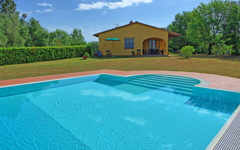 Casa Legoli: Piscina, Propiedad, Casa, Casa, Bienes Raíces, Ocio, Hierba, Edificio, Villa, Inmuebles
