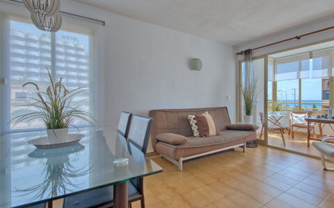 Calpe Calp 1110: Habitación, Propiedad, Mueble, Sala, Diseño De Interiores, Edificio, Suelo, Bienes Raíces, Casa, Mesa