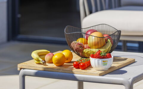 Grande: Mesa, Mueble, Comida, Vajilla, Fruta, Naranja, Amarillo, Madera, Vajilla