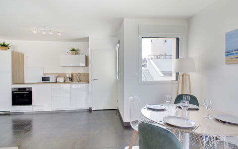 Domaine D'Augustin Apt B01: Habitación, Propiedad, Diseño De Interiores, Mueble, Edificio, Suelo, Casa, Techo, Bienes Raíces, Arquitectura