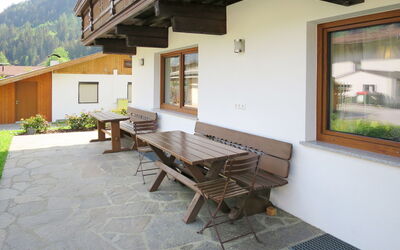 Zell am Ziller 613: Planta, Propiedad, Mueble, Mesa, Edificio, Ventana, Planta De Casa, Marco, Madera, Arquitectura