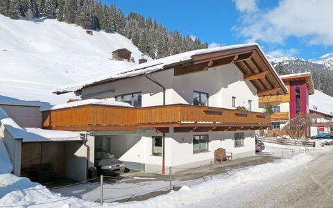 Haus Alina: Nieve, Propiedad, Invierno, Montaña, Casa, Arquitectura, Edificio, Techo, Cordillera, Casa