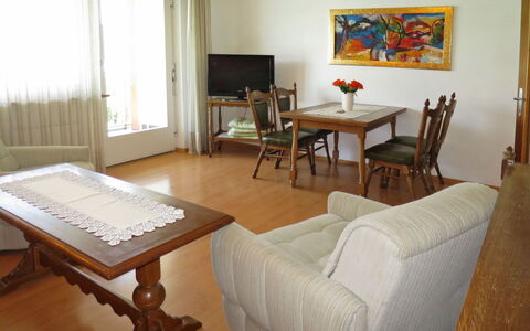 Seecorso: Mesa, Mueble, Marco, Madera, Edificio, Comodidad, Ventana, Diseño De Interiores, Piso, Sala