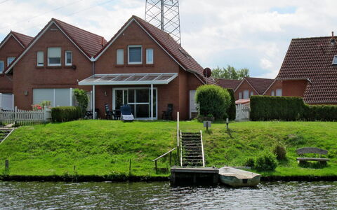 Kleine Möwe: Casa, Propiedad, Casa, Agua, Camino Acuático, Canal, Bienes Raíces, Edificio, Río, Cabaña