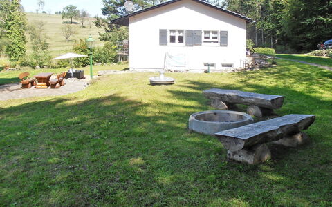 Schuler: Yarda, Propiedad, Hierba, Césped, Casa, Patio Interior, Casa, El Terreno Del Lote, Cabaña, Árbol