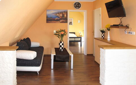 Seeblick: Habitación, Propiedad, Mueble, Diseño De Interiores, Suelo, Edificio, Sala, Techo, Casa, Bienes Raíces