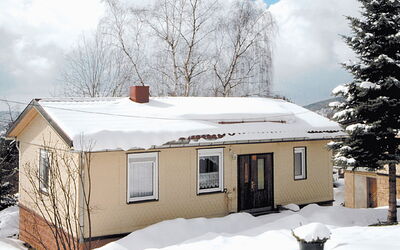 Steinbach-Hallenberg 609: Nube, Edificio, Nieve, Cielo, Propiedad, Ventana, Casa, Árbol, Rama, Cabaña