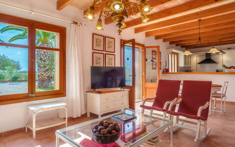 Marina: Mueble, Propiedad, Edificio, Madera, Encendiendo, Ventana, Diseño De Interiores, Sala, Sofá, Suelo