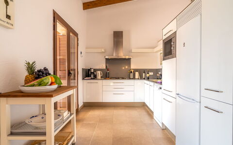 Marinassa: Gabinetes, Mueble, Propiedad, Mostrador, Diseño De Interiores, Naranja, Cocina, Planta De Casa, Madera, Planta