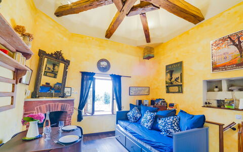 Le Pigeonnier: Marco, Propiedad, Mesa, Mueble, Sofá, Azur, Decoración, Azul, Púrpura, Encendiendo