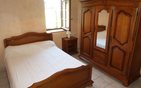 Le Mas: Mueble, Edificio, Ventana, Gabinetes, Comodidad, Madera, Diseño De Interiores, Marco De La Cama, Suelo, Piso