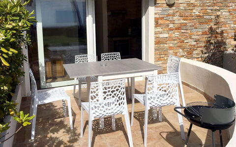 A Suara di Mare: Propiedad, Mueble, Habitación, Mesa, Edificio, Casa, Diseño De Interiores, Bienes Raíces, Cocina Y Comedor Mesa, Casa