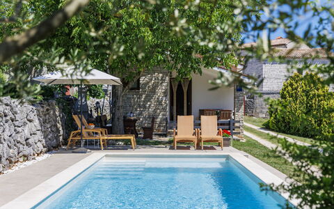 Tomazin: Azul, Piscina, Recurso, Material Compuesto, Losa, Eco Hotel, Ocio, Sombra, Cabaña, Mueble Para Exteriores