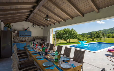 Villa Helena: Agua, Cielo, Propiedad, Piscina, Planta, Azur, Árbol, Hierba, Ocio, Material Compuesto