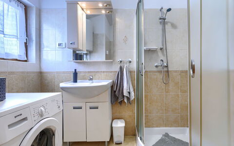 Liberat: Baño, Diseño De Interiores, Arreglo De Tubería, Piso, Lavabo, Suelo, Mueble De Baño, Lavabo Del Baño, Baño, Grifo