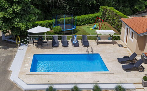 Liberat: Piscina, Mueble Para Exteriores, Recurso, Ocio, Mueble, Paraguas, Material Compuesto, Sunlounger, Silla, Eco Hotel