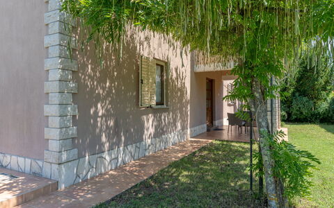 Verbanac: Jardín, Sombra, Paisajismo, Patio Interior, Yarda, Hacienda, Inicio De La Puerta, Hojas Perennes, Patio