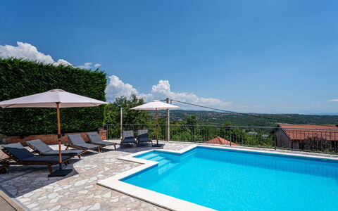 Villa Toni: Piscina, Azul, Mueble Para Exteriores, Recurso, Material Compuesto, Paraguas, Eco Hotel, Silla, Sunlounger, Sombra