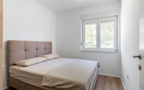 Kata: Mueble, Propiedad, Comodidad, Ventana, Sombra, Madera, Textil, Edificio, Pintar