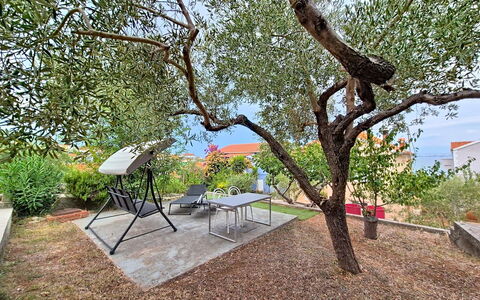 Ines: Vía Muerta, Jardín, Cabaña, Mueble Para Exteriores, Sombra, Yarda, Edificios Del Jardín, Patio Interior, Paisajismo, Madera Dura