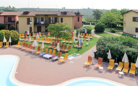 Eden: Planta, Edificio, Agua, Ventana, Cielo, Árbol, Piscina, Casa, Diseño Urbano, El Terreno Del Lote