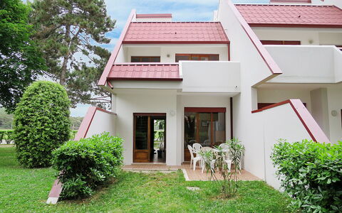 Villaggio Marina: Propiedad, Casa, Casa, Edificio, Barrio Residencial, Bienes Raíces, Arquitectura, El Terreno Del Lote, Cabaña, Fachada