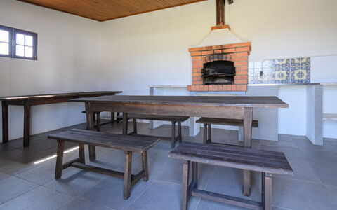 De Carreço: Mesa, Ventana, Madera, Diseño De Interiores, Edificio, Manchas De Madera, Suelo, Madera Dura, Rectángulo