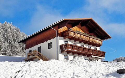 Radstadt 606: Cielo, Nube, Edificio, Nieve, Ventana, Casa, Árbol, Pendiente, Madera, Paisaje