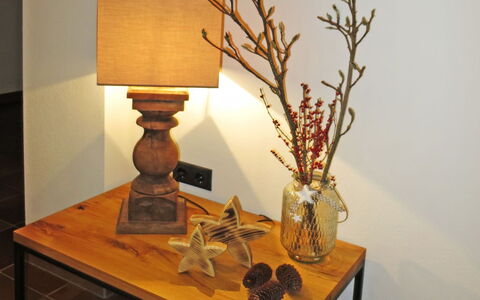 Apart Bergart: Madera, Planta, Arte, Mesa, Arquitectura, Diseño De Interiores, Ramita, Material Natural, Árbol, Piso