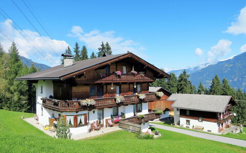 Kaltenbach 626: Cielo, Nube, Planta, Edificio, Montaña, Árbol, Ventana, Paisaje Natural, El Terreno Del Lote, Casa