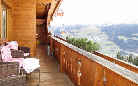 Kaltenbach 627: Propiedad, Habitación, Edificio, Casa, Madera, Bienes Raíces, Casa, Balcón, Suelo, Cabaña