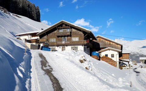 Oberkofl: Cielo, Nube, Nieve, Edificio, Montaña, Ventana, Casa, Pendiente, Cabaña, Terreno