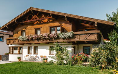 Prutz Kaunertal 656: Cielo, Planta, Edificio, Ventana, Propiedad, Casa, Madera, Árbol, El Terreno Del Lote, Flor