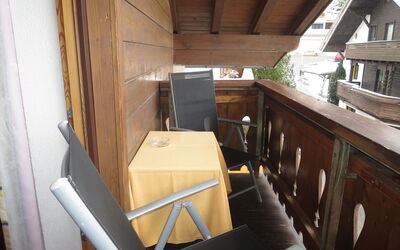 Sankt Anton am Arlberg 607: Madera, Edificio, Ventana, Madera Dura, Piso, Casa, Madera Contrachapada, Vehículo De Motor, Habitación