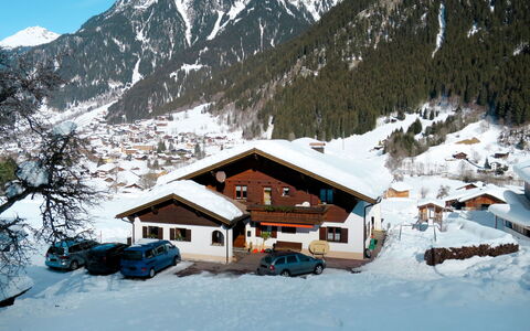 Gaschurn 612: Nieve, Montaña, Cielo, Edificio, Pendiente, Casa, Tierras Altas, Paisaje Natural, Terreno, Coche