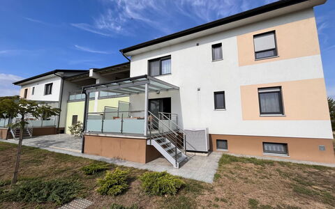 Donnerskirchen 605: Nube, Cielo, Edificio, Ventana, Tiempo De Día, Planta, Propiedad, Casa, El Terreno Del Lote, Madera