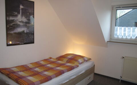 Ferienhaus Sonne: Propiedad, Mueble, Comodidad, Ligero, Ventana, Madera, Diseño De Interiores, Almohada, Suelo, Marco De La Cama