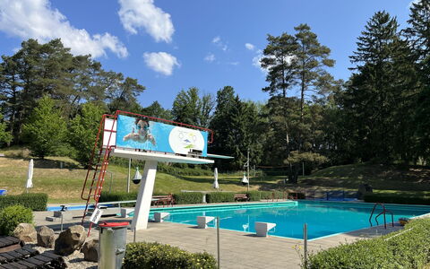 Bad Emstal 601: Planta, Agua, Nube, Cielo, Árbol, Piscina, Sombra, Paisaje Natural, Ocio, Paisaje