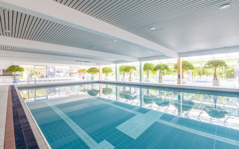 Maierhöfen 608: Agua, Ventana, Piscina, Azur, Edificio, Planta, Sombra, Diseño De Interiores, Condominio, Suelo