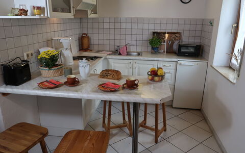 Wesenberg 602: Mueble, Mostrador, Gabinetes, Comida, Grifo, Mesa, Cocina, Suelo, Lavabo, Arreglo De Tubería