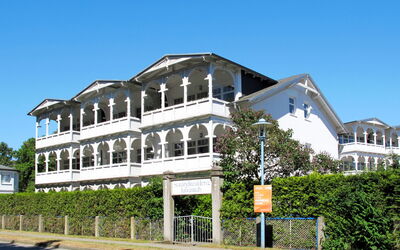Juliusruh 627: Cielo, Planta, Edificio, Propiedad, Casa, Ventana, Sombra, Árbol, Diseño Urbano, Barrio Residencial
