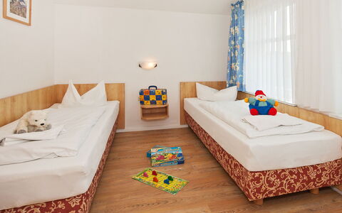 Ostseebad Sellin 617: Habitación, Cama, Habitación, Mueble, Sábana, Diseño De Interiores, Propiedad, Marco De La Cama, Pared, Colchón