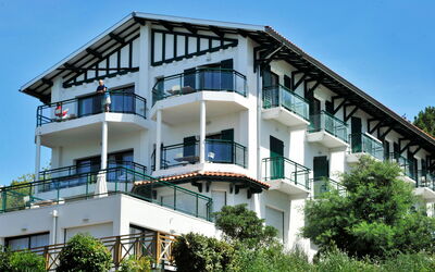 Arcachon 616: Propiedad, Edificio, Casa, Arquitectura, Bienes Raíces, Casa, Barrio Residencial, Departamento, Condominio, Fachada